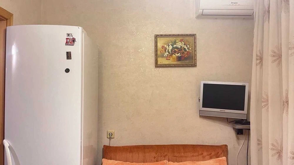 Оренда 2 к, Київ, вул. Гришка, буд. 10, с паркомісцем, м. По