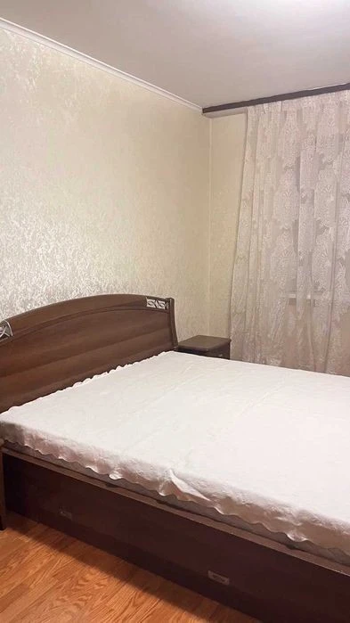 Оренда 2 к, Київ, вул. Гришка, буд. 10, с паркомісцем, м. По