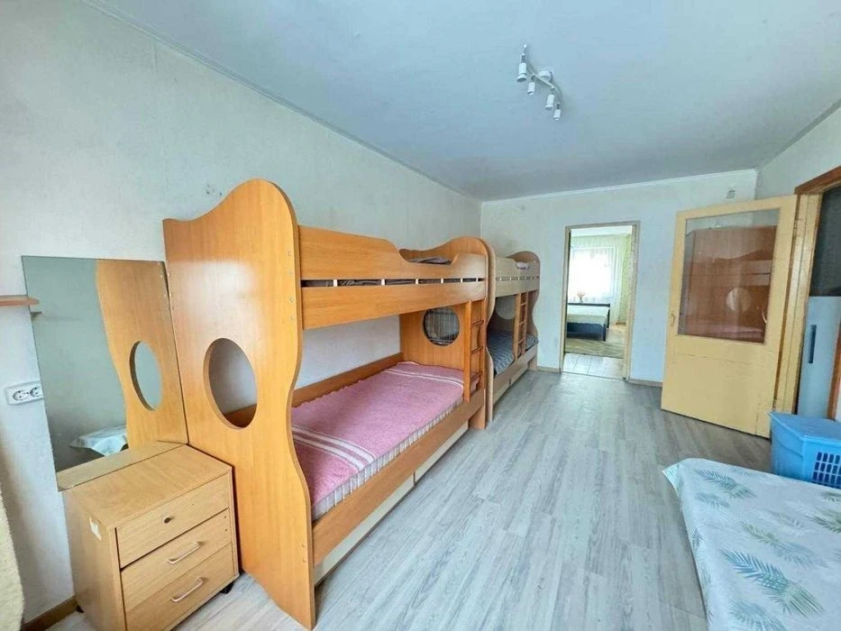 Дегтярівська 28, суміжна 2к, низький поверх, з газом, можна