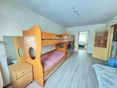 Дегтярівська 28, суміжна 2к, низький поверх, з газом, можна