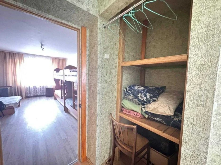 Дегтярівська 28, суміжна 2к, низький поверх, з газом, можна