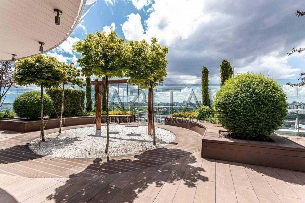 2-room apartment of 65m² for sale in the residential complex "Royal Tower" with a roof park