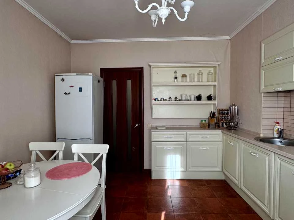 Apartment. Kyiv, Petra Hryhorenka Avenue.