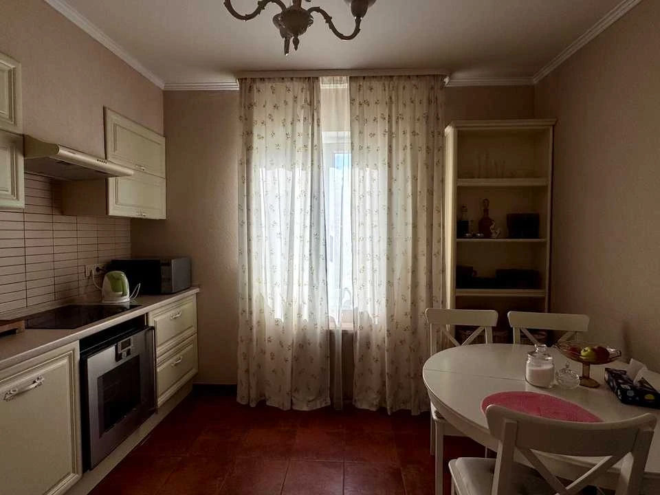 Apartment. Kyiv, Petra Hryhorenka Avenue.