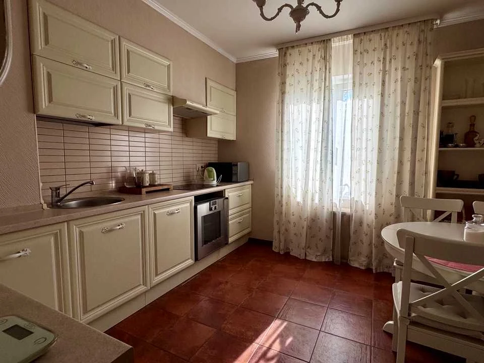 Apartment. Kyiv, Petra Hryhorenka Avenue.