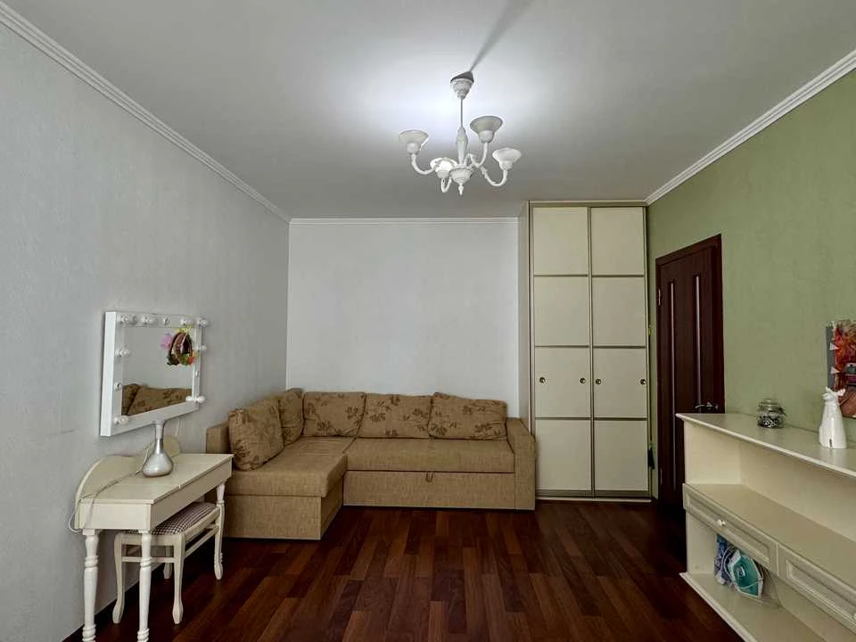 Apartment. Kyiv, Petra Hryhorenka Avenue.