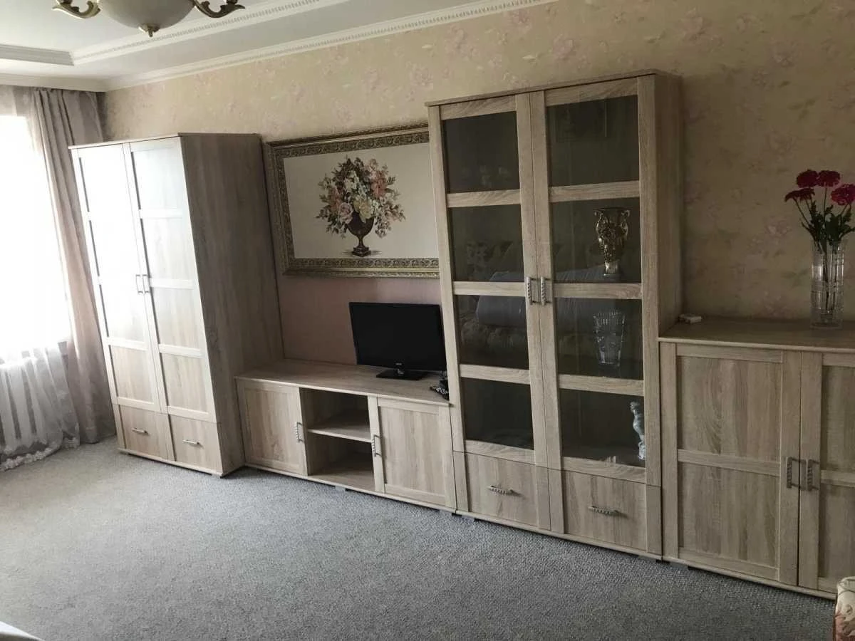 Аренда 1-комнатной квартиры 42 м², Жилянская ул., 72