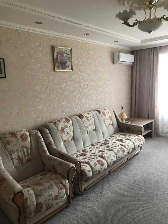 Аренда 1-комнатной квартиры 42 м², Жилянская ул., 72