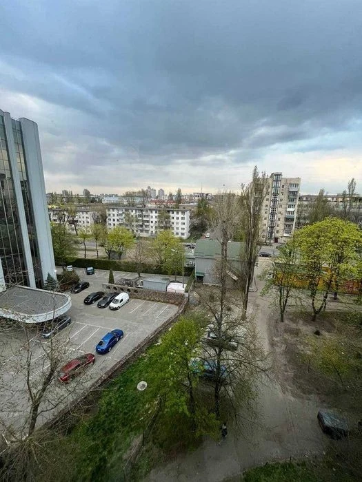 Оренда квартири (10 хв. пішки м. Дорогожичі та м. Берестейсь