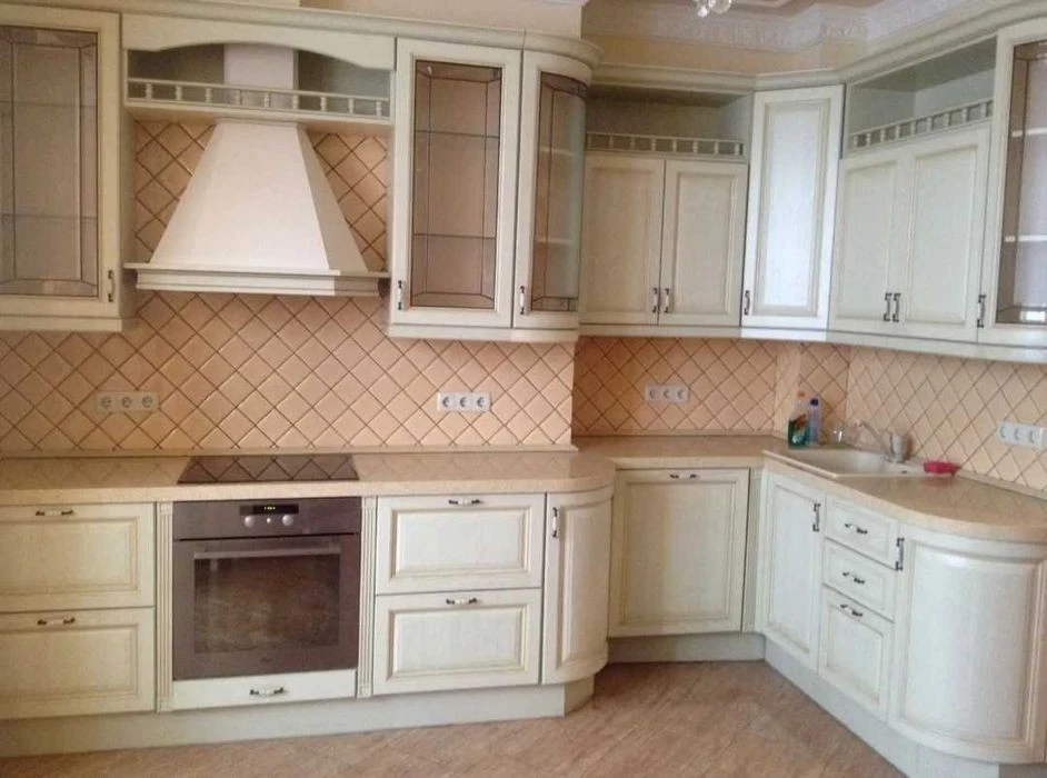 Центр, Чорновола 25, 3к квартира, 150 кв. м. 1000 у. о.