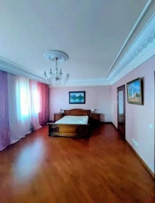Центр, Чорновола 25, 3к квартира, 150 кв. м. 1000 у. о.