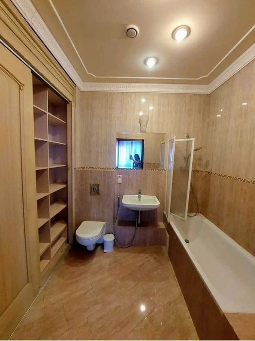 Центр, Чорновола 25, 3к квартира, 150 кв. м. 1000 у. о.
