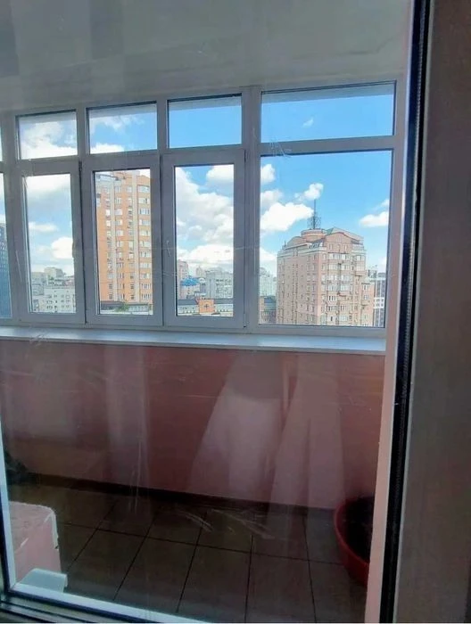 Центр, Чорновола 25, 3к квартира, 150 кв. м. 1000 у. о.