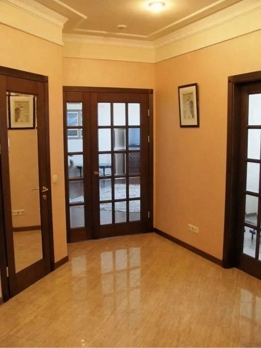 Центр, Чорновола 25, 3к квартира, 150 кв. м. 1000 у. о.
