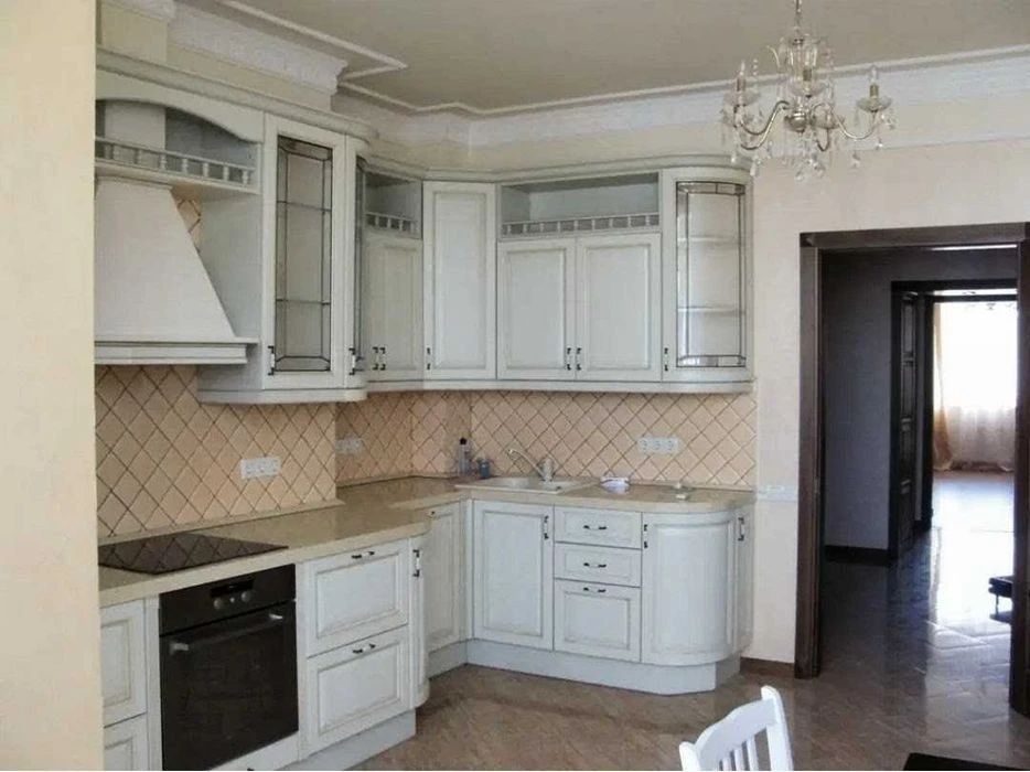 Центр, Чорновола 25, 3к квартира, 150 кв. м. 1000 у. о.