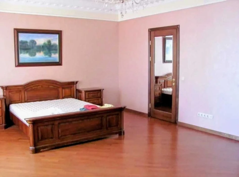 Центр, Чорновола 25, 3к квартира, 150 кв. м. 1000 у. о.