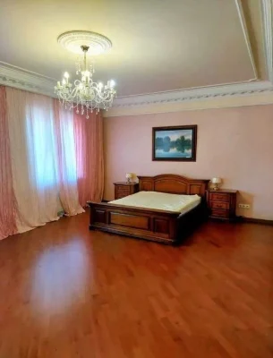 Центр, Чорновола 25, 3к квартира, 150 кв. м. 1000 у. о.