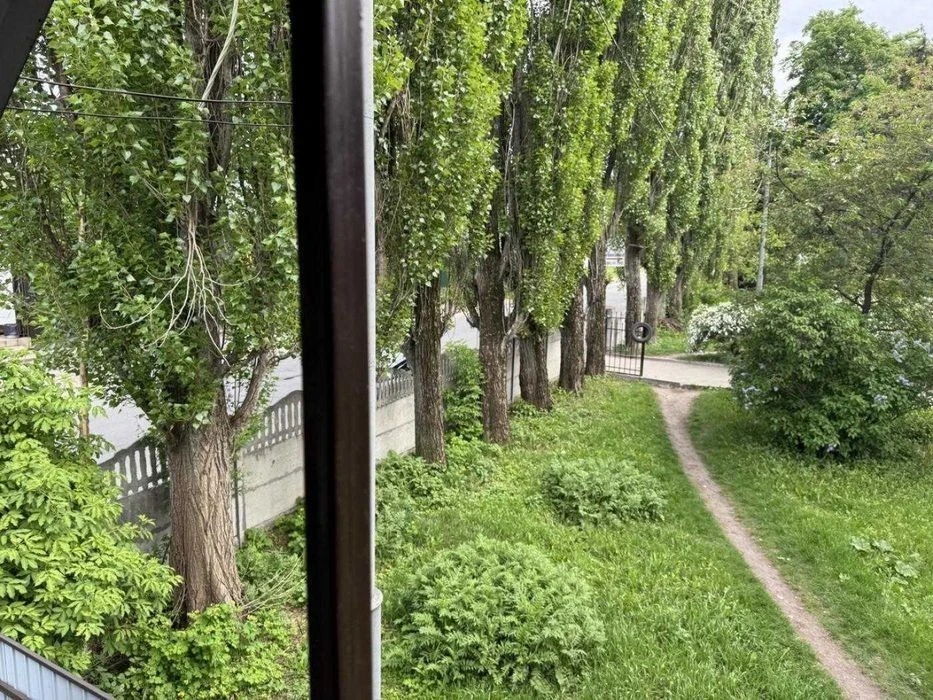 Анатолія Жураковского, оренда 1к, 2 поверх, приватний будино