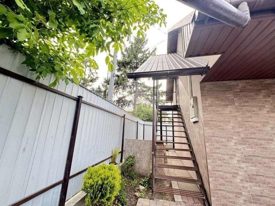 Анатолія Жураковского, оренда 1к, 2 поверх, приватний будино