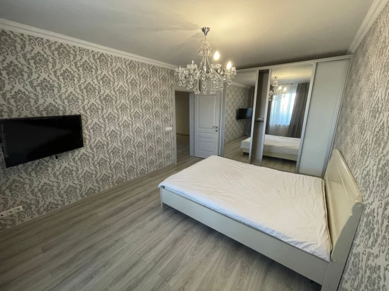 Аренда 3-комнатной квартиры 90 м², Академика Глушкова просп.