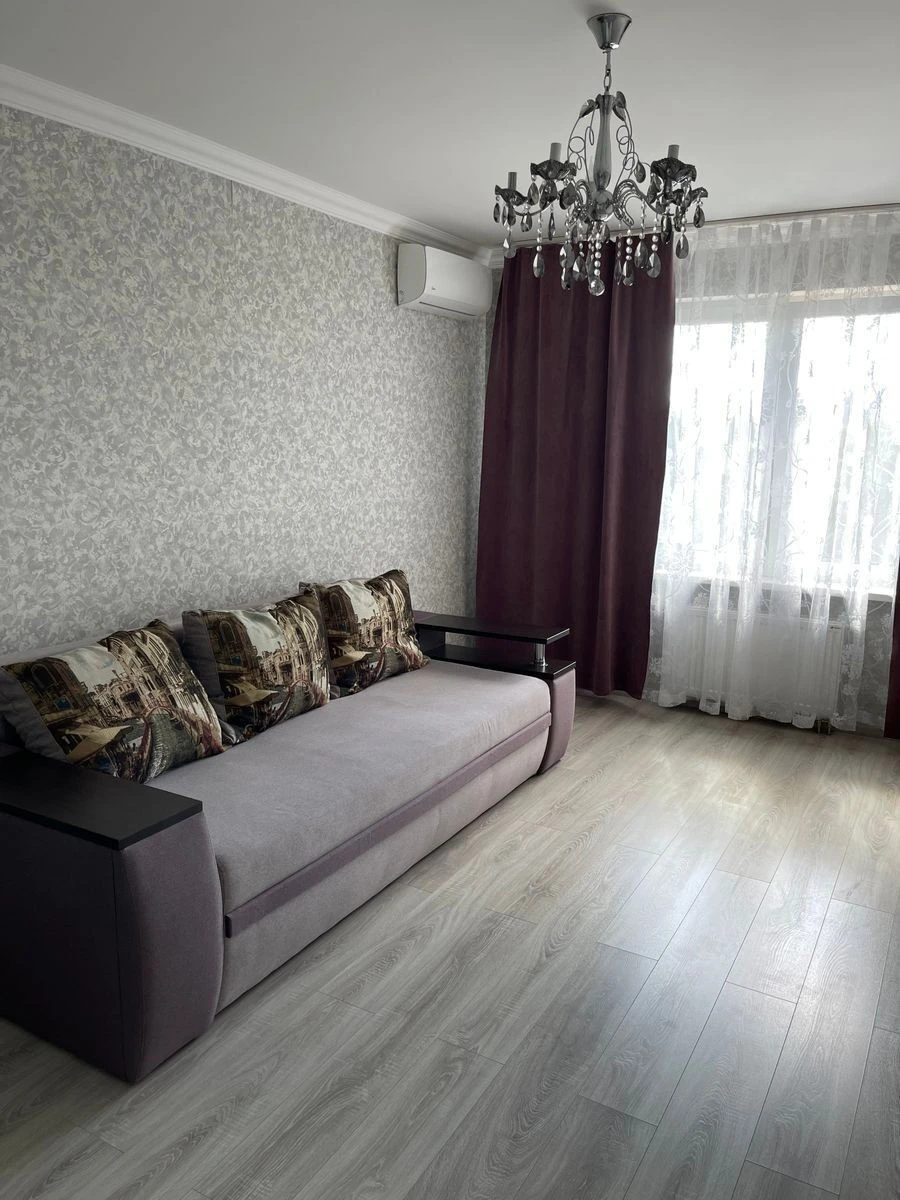 Аренда 3-комнатной квартиры 90 м², Академика Глушкова просп.