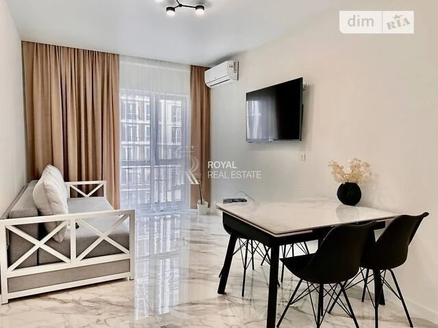 Довготривала оренда 2к квартири на вул. Михайла Максимовича