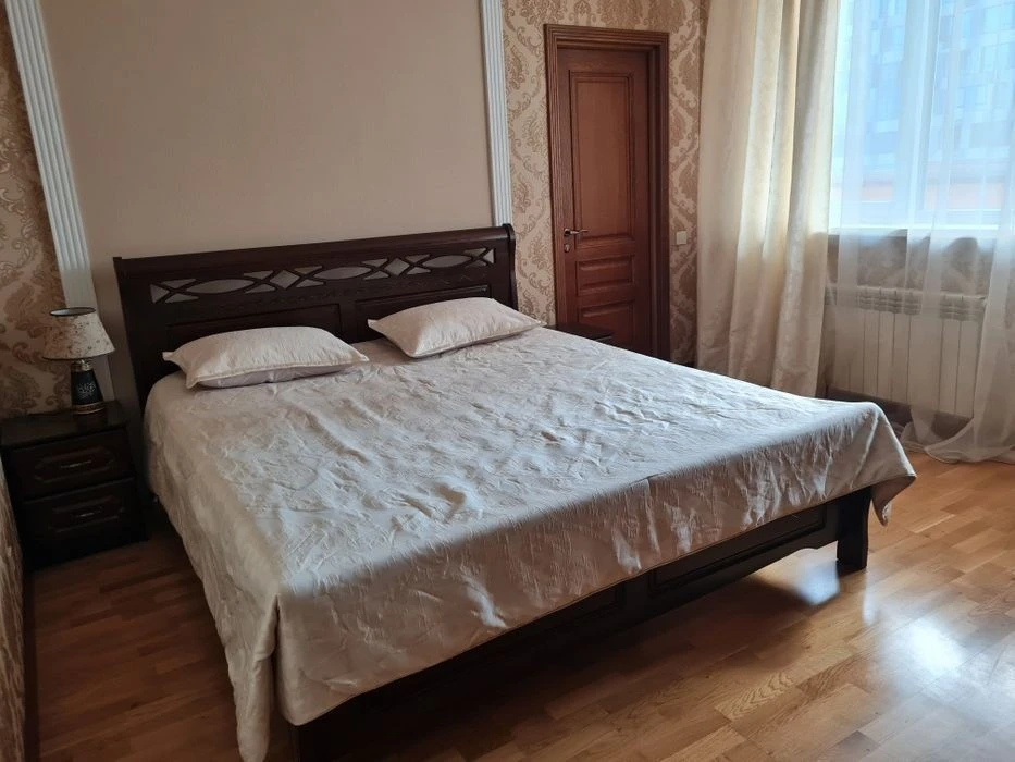 Здам в довгосторокову оренду 3 кімнатну квартиру на Діловій,