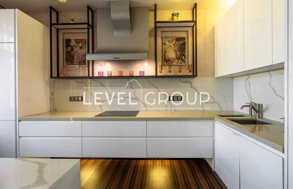 Spacious 4-room apartment for sale, Shchekavytska St. 30/39,