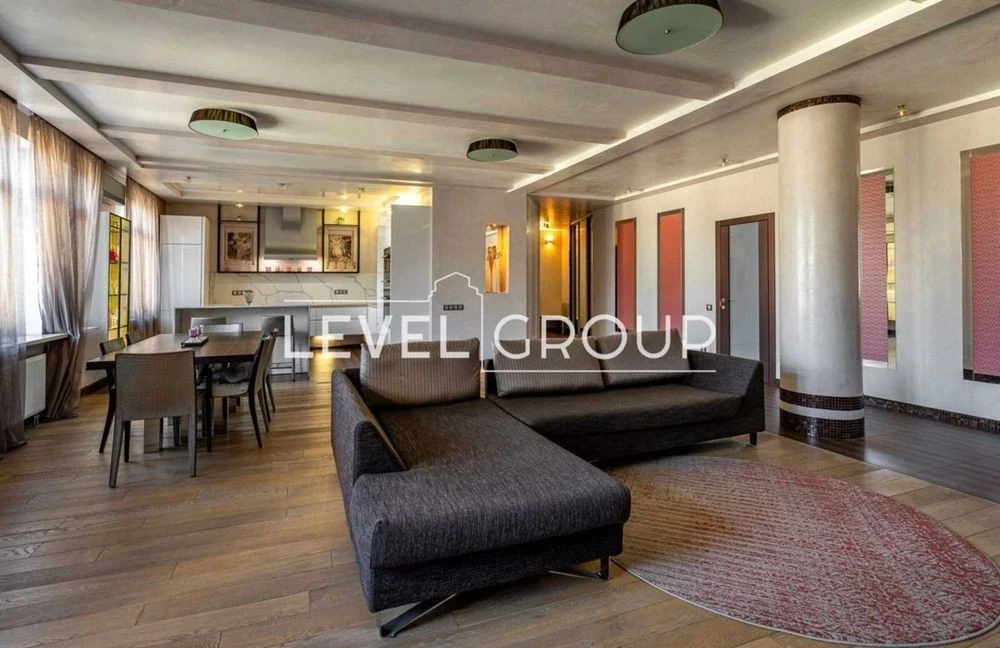 Spacious 4-room apartment for sale, Shchekavytska St. 30/39,