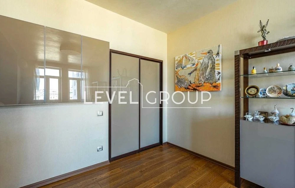 Spacious 4-room apartment for sale, Shchekavytska St. 30/39,