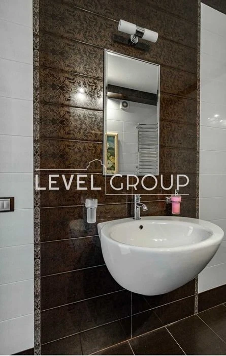 Spacious 4-room apartment for sale, Shchekavytska St. 30/39,