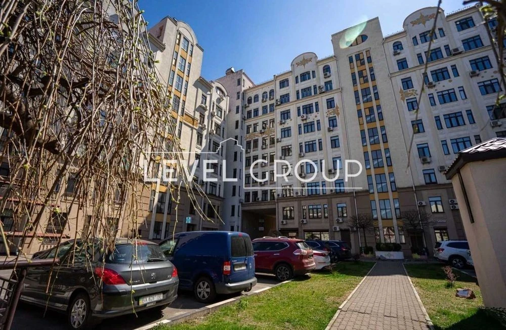 Spacious 4-room apartment for sale, Shchekavytska St. 30/39,