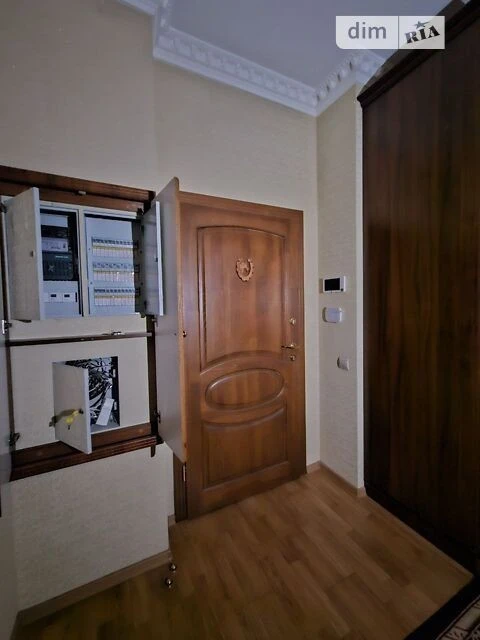 Довготривала оренда 3к квартири на вул. Коновальця Євгена 44