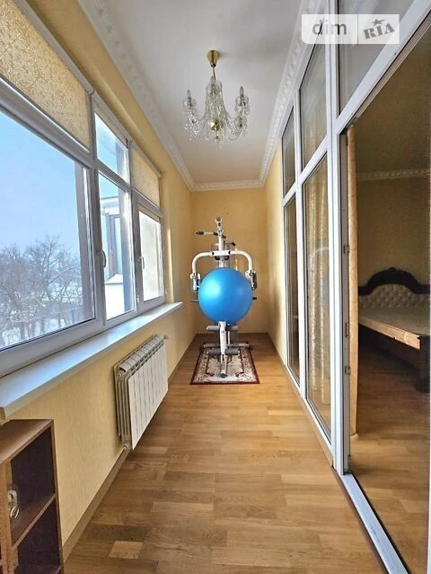 Довготривала оренда 3к квартири на вул. Коновальця Євгена 44