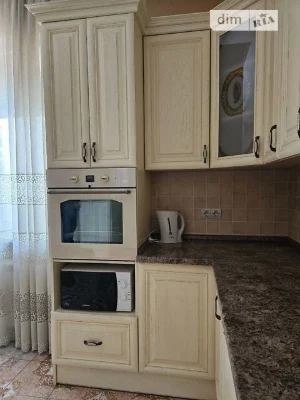 Довготривала оренда 3к квартири на вул. Коновальця Євгена 44