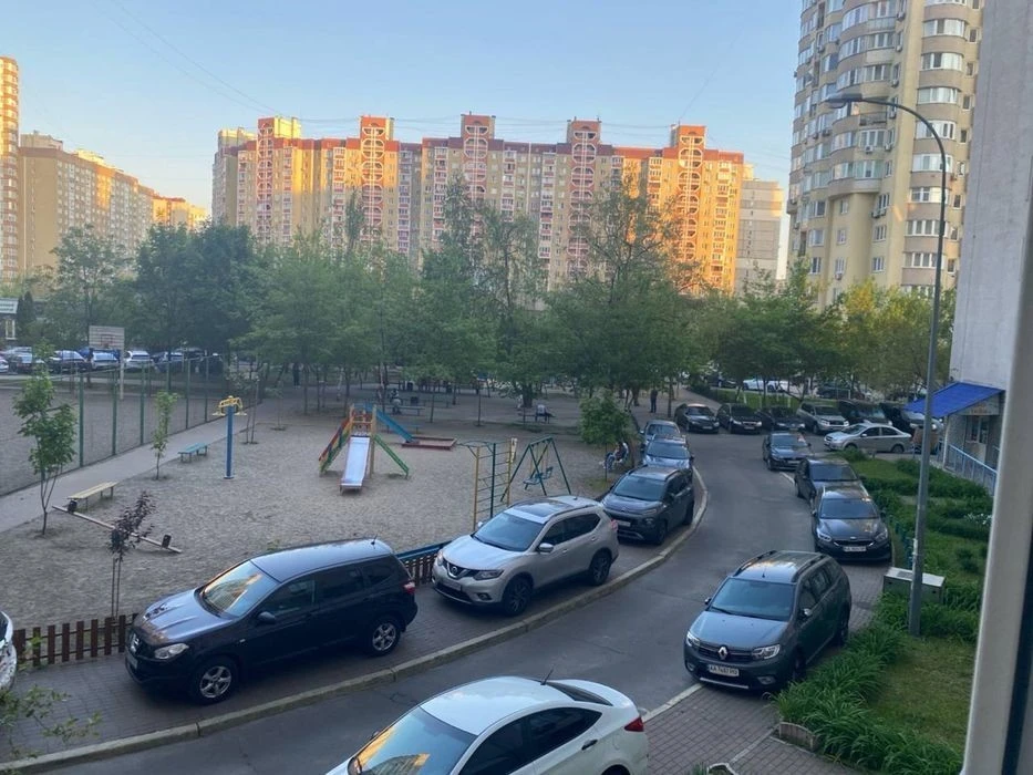 Оренда вул. Урлівська, 11/44.Вільна, поруч метро Осокорки.