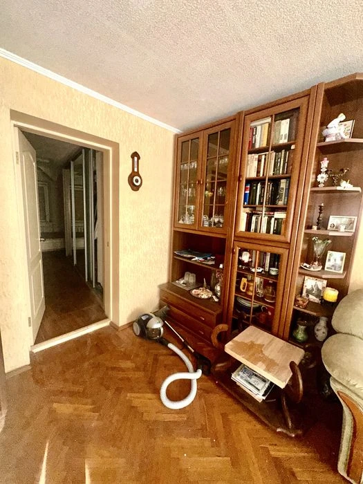 Selling 2 apartments near the 23 August metro station, next to the 4/5 movie theater.