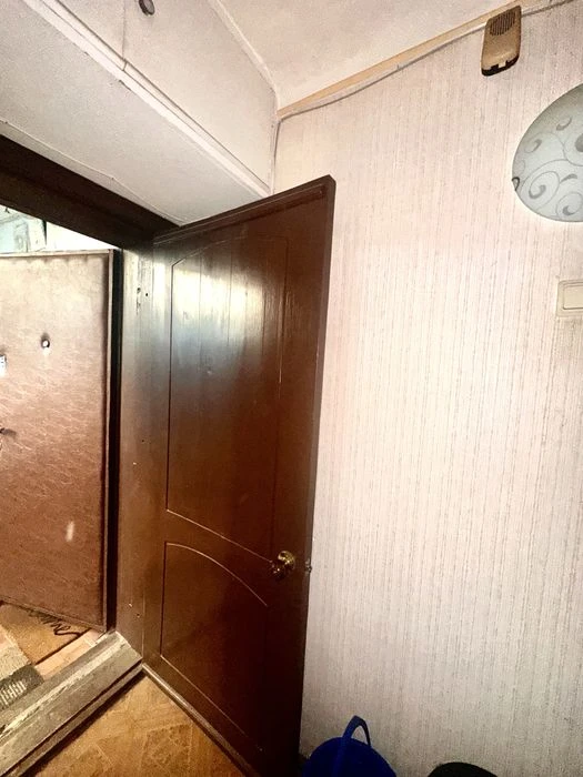 Selling 2 apartments near the 23 August metro station, next to the 4/5 movie theater.
