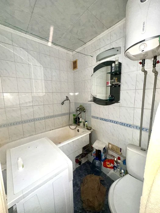 Selling 2 apartments near the 23 August metro station, next to the 4/5 movie theater.
