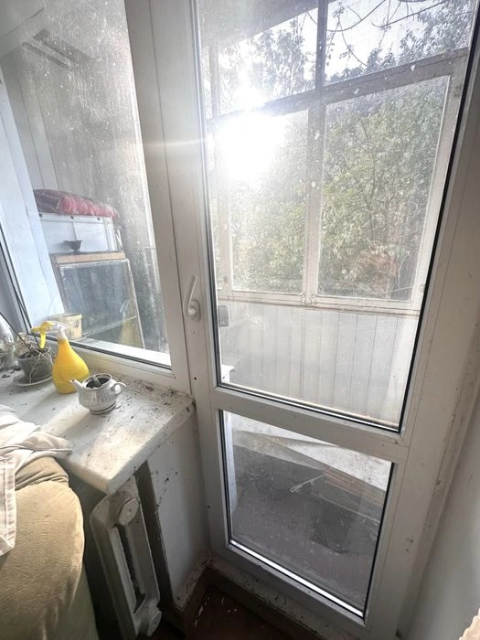 Selling 2 apartments near the 23 August metro station, next to the 4/5 movie theater.