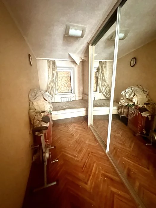 Selling 2 apartments near the 23 August metro station, next to the 4/5 movie theater.
