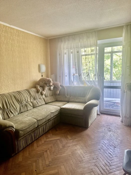 Selling 2 apartments near the 23 August metro station, next to the 4/5 movie theater.