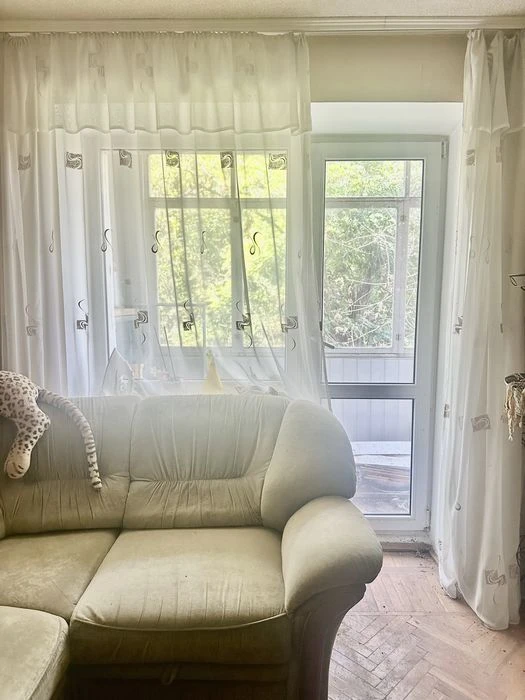 Selling 2 apartments near the 23 August metro station, next to the 4/5 movie theater.