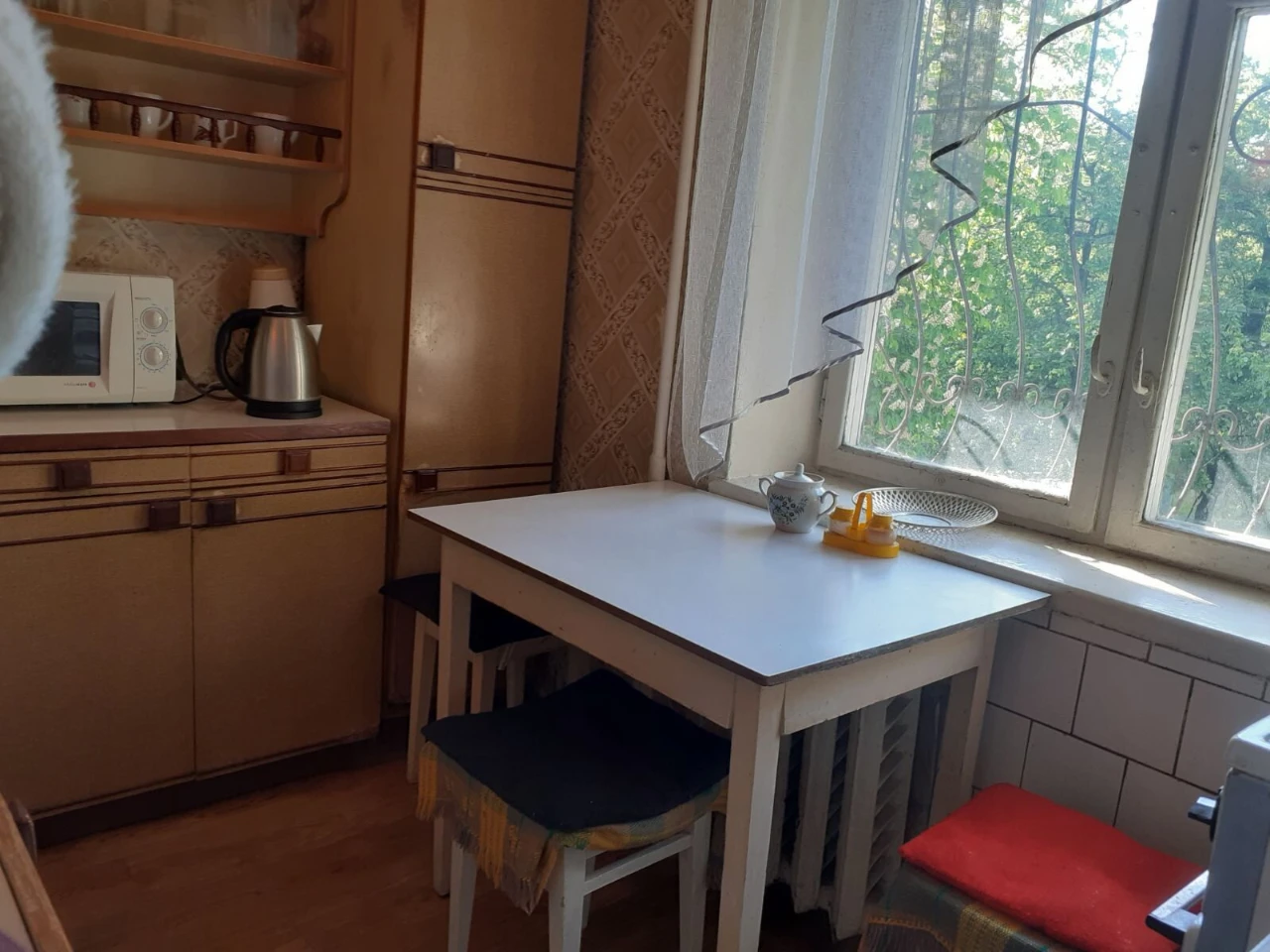 Без комиссии своя 3-комнатная квартира в 500 м. от Метро Лев