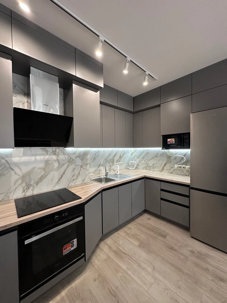 Аренда 2-комнатной квартиры 75.6 м², Александра Олеся ул., 1