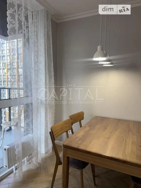 Довготривала оренда 2к квартири на вул. Предславинська 42 •