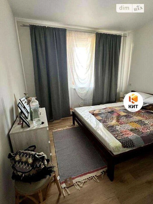 3 rooms, 70 sq. m., Pavlovo Pole, Botanichesky Sad metro station, Derevyanko St., 17