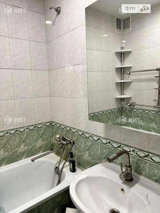 3 rooms, 70 sq. m., Pavlovo Pole, Botanichesky Sad metro station, Derevyanko St., 17