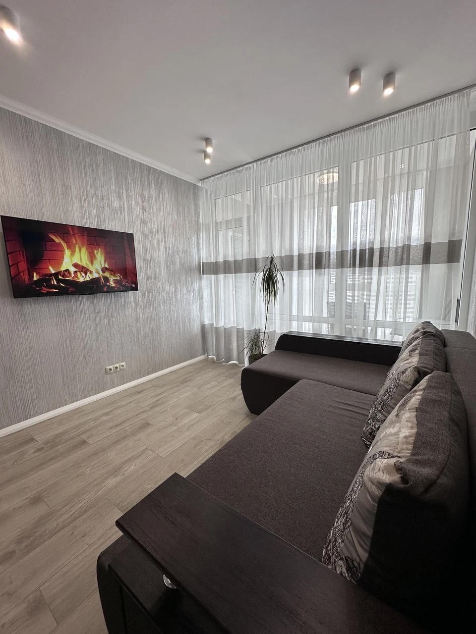 Аренда 2-комнатной квартиры 75.6 м², Александра Олеся ул., 1