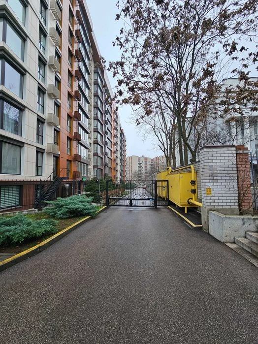 I am selling an apartment in the Zhukovsky residential complex with an area of 107 m², a new building.